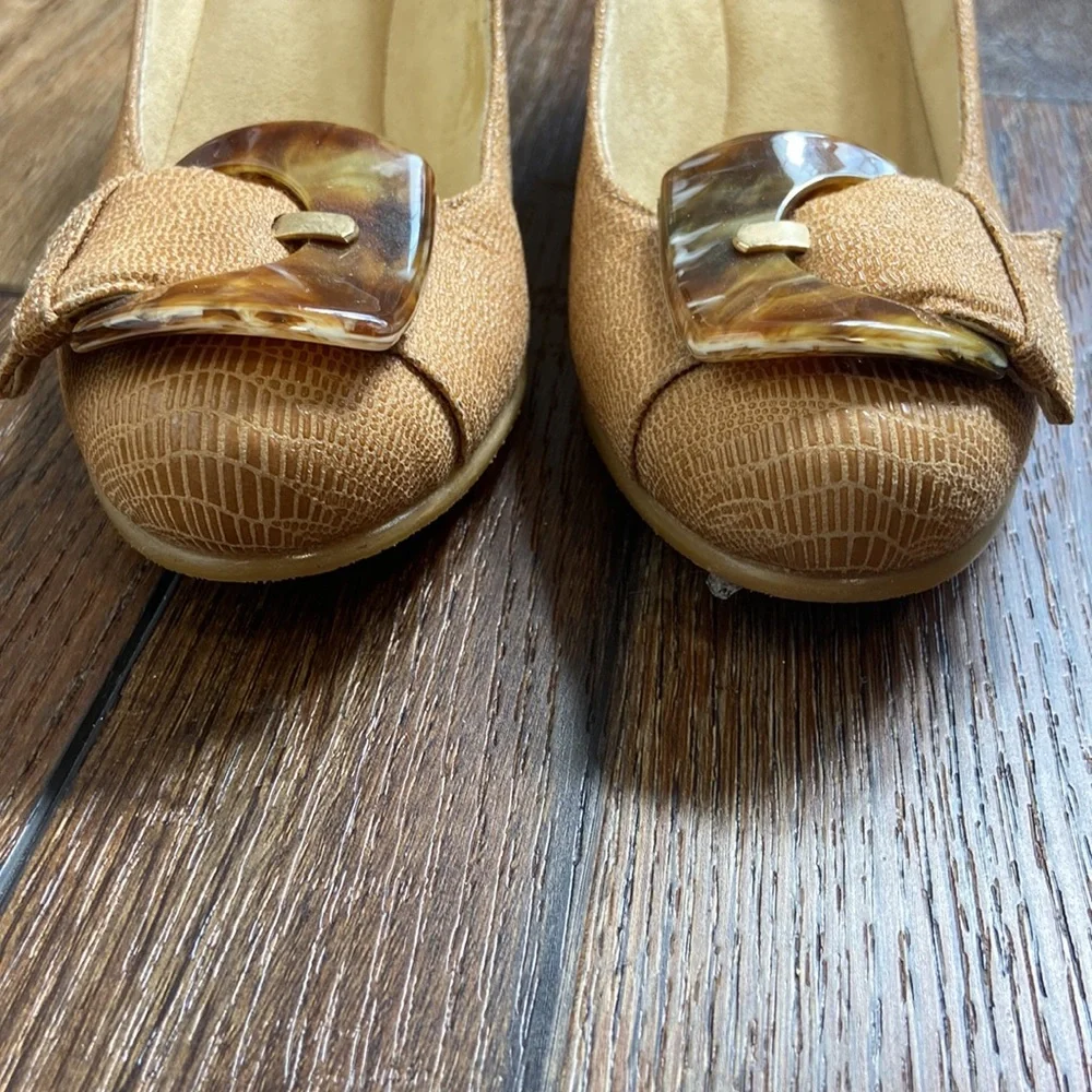 Stuart Weitzman Bucalima Tan Wedges Buckle Detail 5?